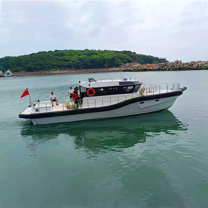 මීටර් 13.8 ක මුර සංචාර බෝට්ටුවක්