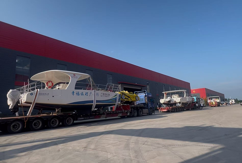 නේදාදා විසින් පිළිමතන් තුනක්, ජල ක්රීඩා කාර් දෙකක් සහ දර්ශනීය ස්ථානය සඳහා ජෙට් ස්කීස් දෙකක් ලබා දෙයි